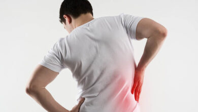 رجل يشتكي من الكلى الحاد والمزمن