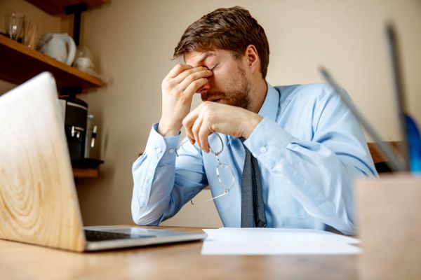 السهر الطويل والإرقاق من أسباب ارتفاع ضغط الدم-التشافي بالغذاء