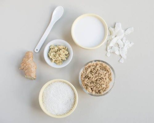 مقشر الجسم الطبيعي بالزنجبيل والأرز وحليب جوز الهند لإزالة السموم-التشافي بالغذاء