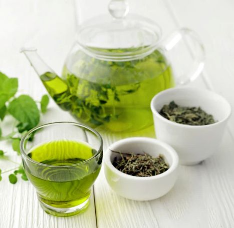 الشاي الأخضر لعلاج التهاب الحلق-التشافي بالغذاء