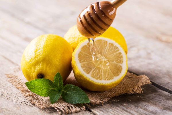 وصفة العسل والليمون لعلاج الإمساك-التشافي بالغذاء