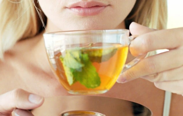 شاي الأعشاب يعد آمن للمرأة الحامل إذا كان بكميات قليلة ومعتدلة-التشافي بالغذاء