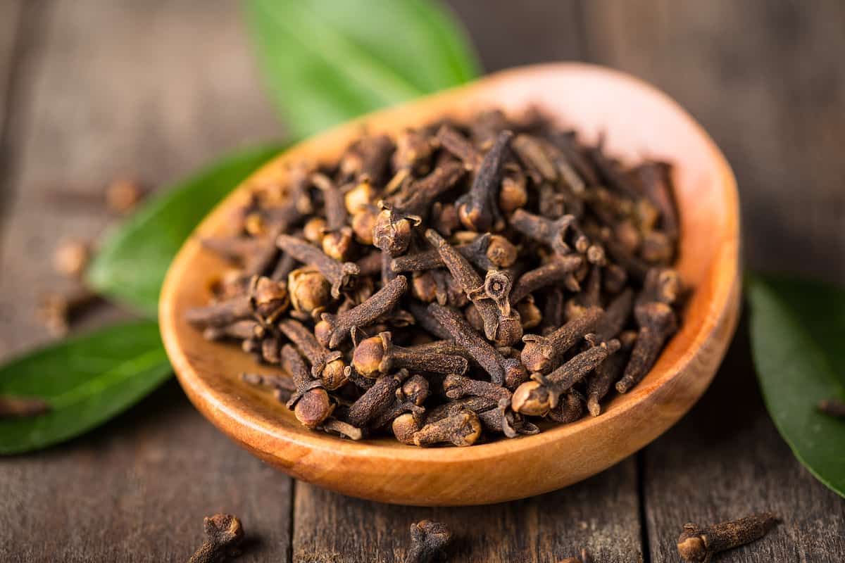 10 فوائد من القرنفل لتعزيز صحتك-التشافي بالغذاء