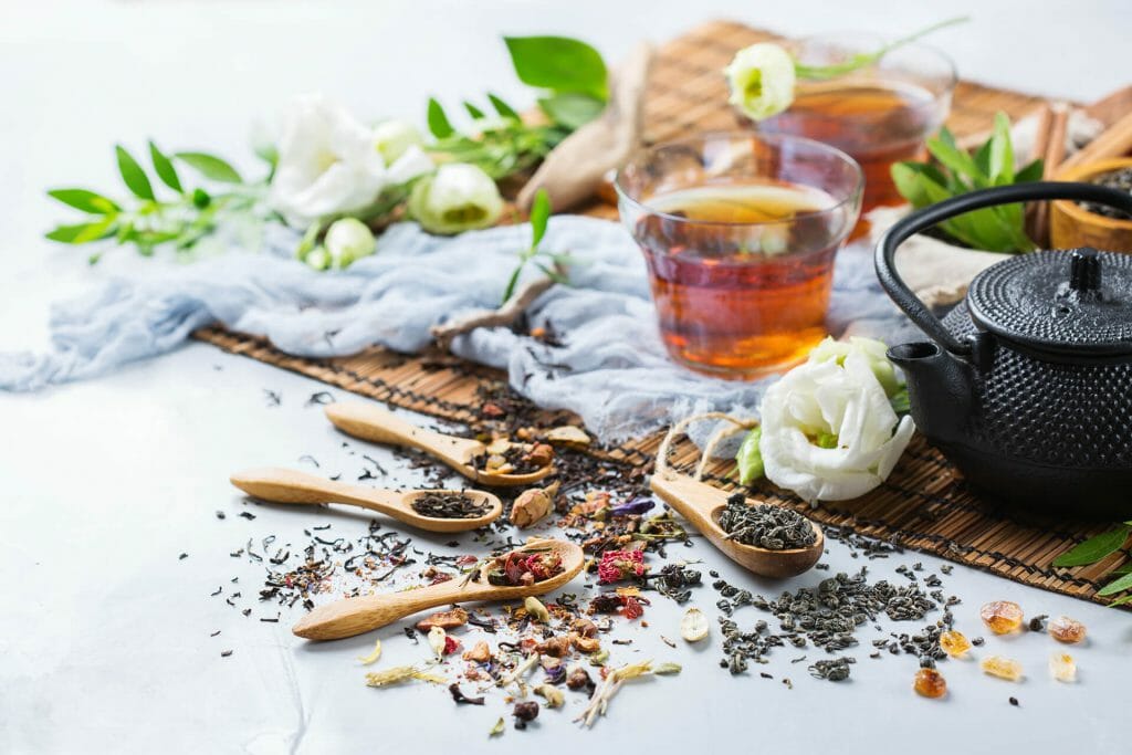 10 طرق وأعشاب فعالة لعلاج مرض كرون-التشافي بالغذاء