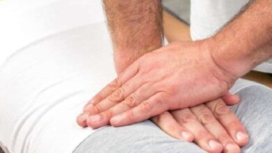 أسباب ألم العصعص و5 طرق فعالة لعلاجه-التشافي بالغذاء