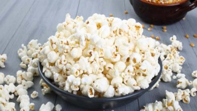 طبق مملوء بالفشار-التشافي بالغذاء